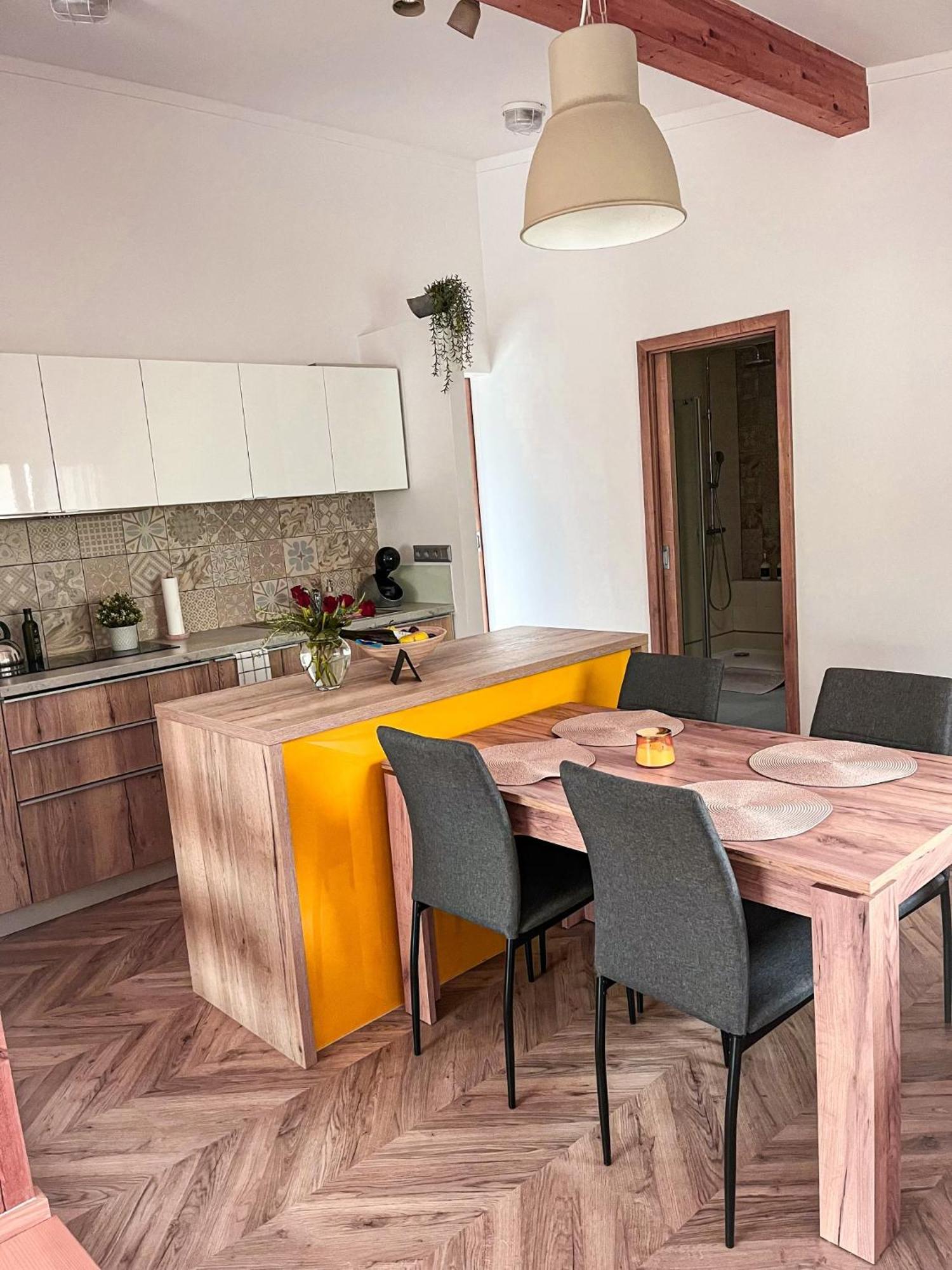 Apartman Niklan Rožnov pod Radhoštěm Buitenkant foto